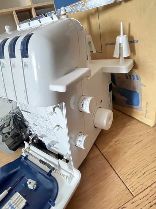 Overlock Brother 4234D plus stolik powiększający pole pracy
