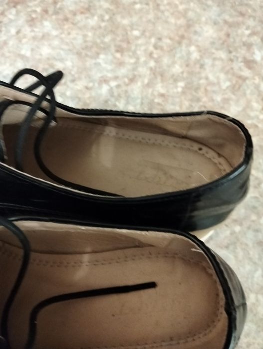 Туфлі лакові ,бу