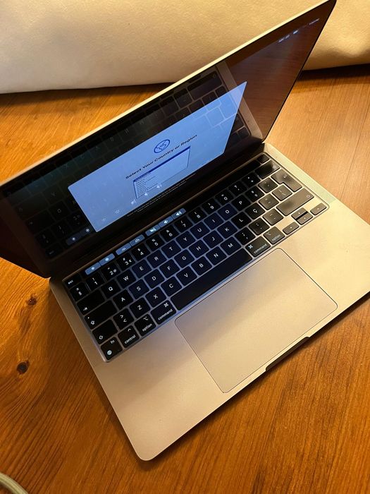 MacBook Pro 13" M1 (2022) – 8GB RAM / 256GB SSD – Excelente Estado