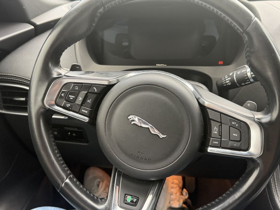 Jaguar F pace 180cv