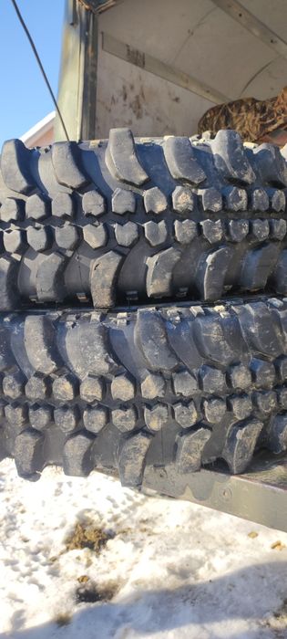 Шини 235 75 R16 в гарному стані