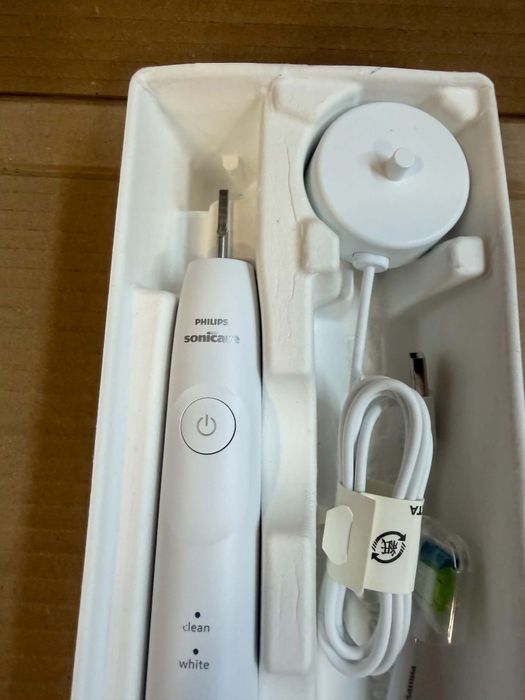 Biała szczoteczka soniczna Philips Sonicare 5500
