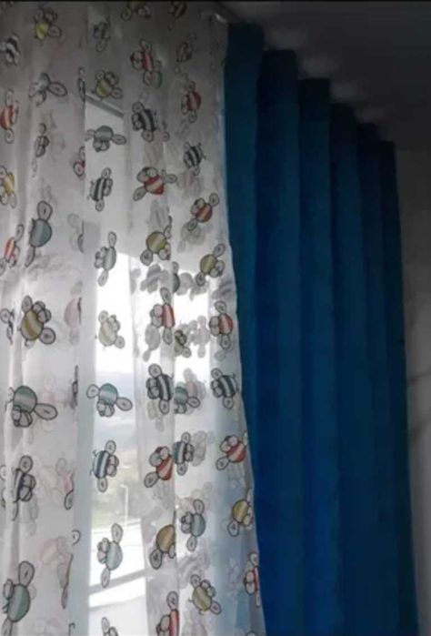 Cortina quarto criança bastante grande