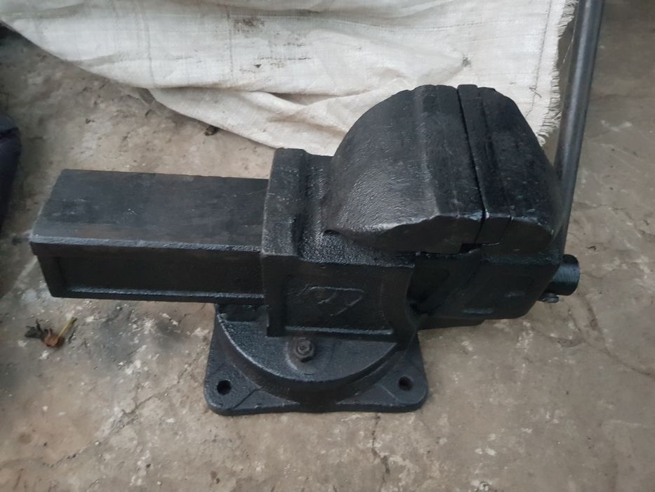 Тиски чугунные губки 140 вес 33кг