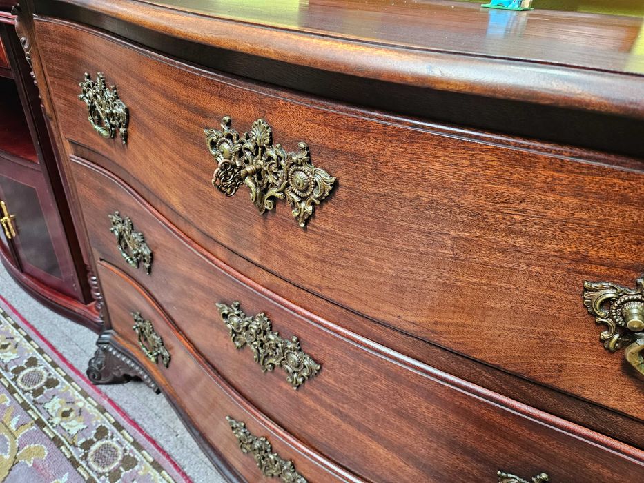 Cómoda antiga em em madeira - óptimo estado geral