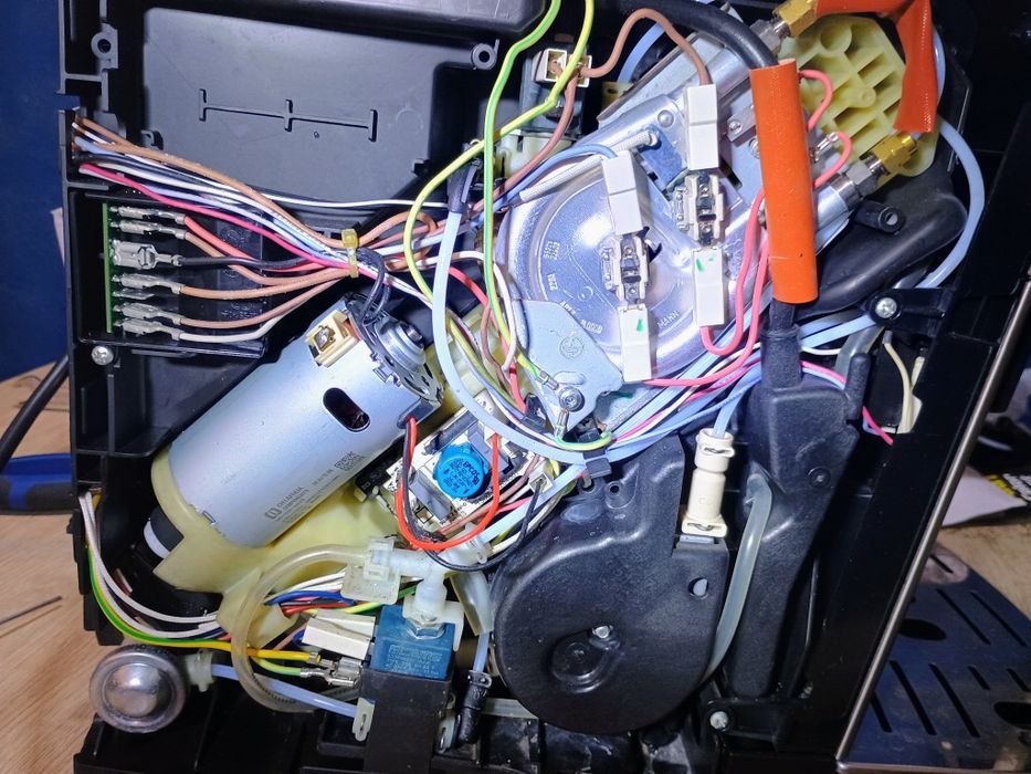 Naprawa serwis ekspresów DeLonghi Saeco Philips Siemens Nivona Bosch