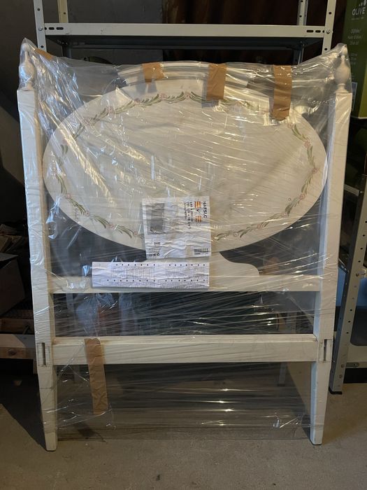 Cama (Conjunto: Cadeira, Cama e Movel)