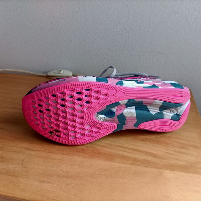 Tênis ASICS Nossa Tri 15 tamanho 39