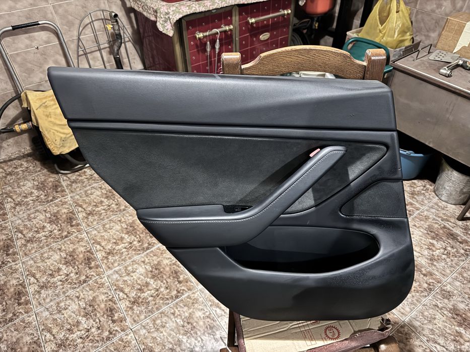 Дверні карти на Tesla model 3 дорест (2018-2021)