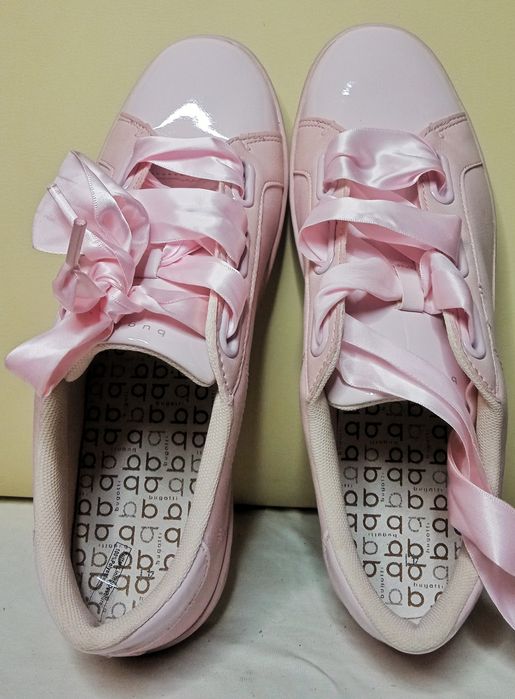 Жіночі рожеві кросівки