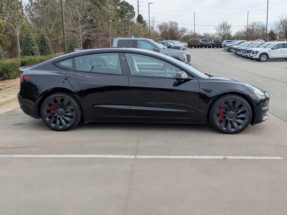 Tesla Model 3      2023