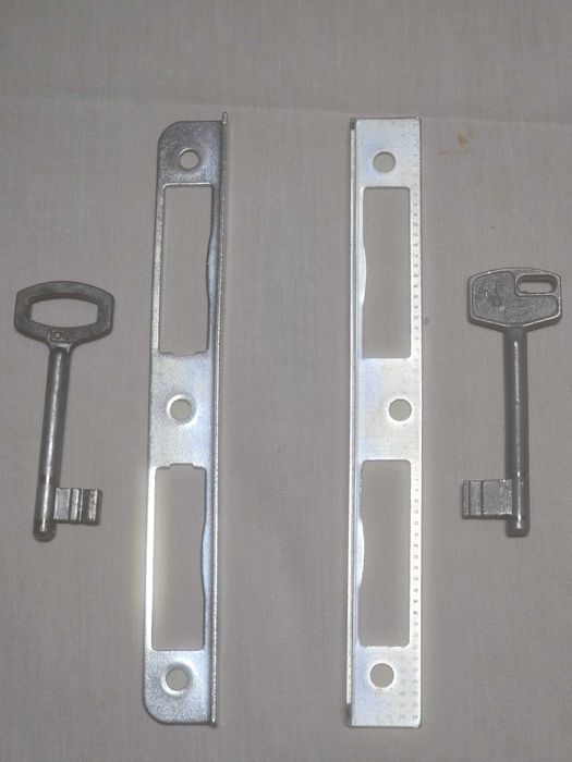 Drzwi wewnętrzne białe prawe klasyczne przylgowe z przeszkleniem "80"