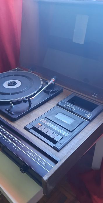 Sistema de Som Vintage Wye Audio Centre - Gira-Discos / Cassetes / Rád