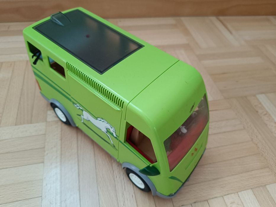 Playmobil auto dla koni