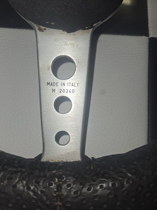 Volante MOMO GT com cubo