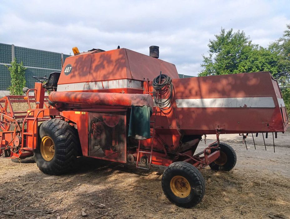 Kombajn Massey Ferguson 487