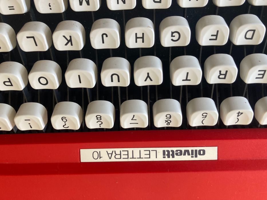 Máquina de escrever **  Olivetti 10