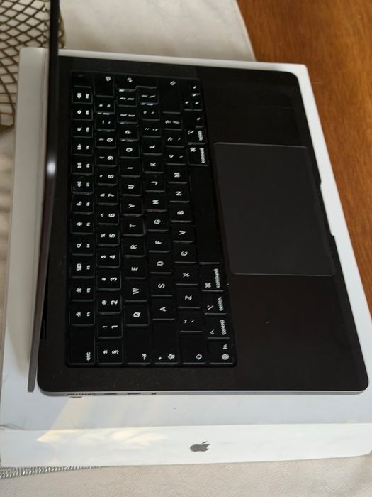 Macbook m5 pro 16 GB gwarancja pudełko