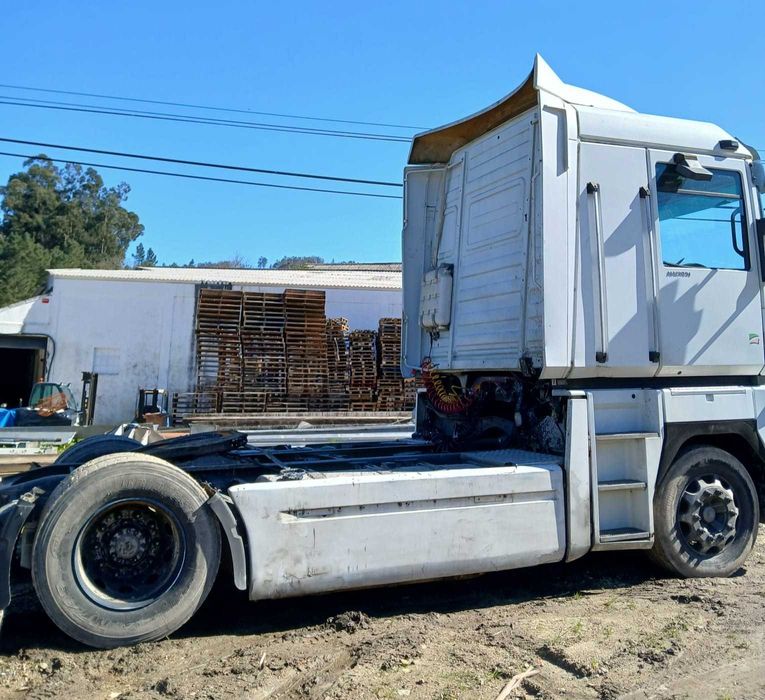 Vendo trator Renault