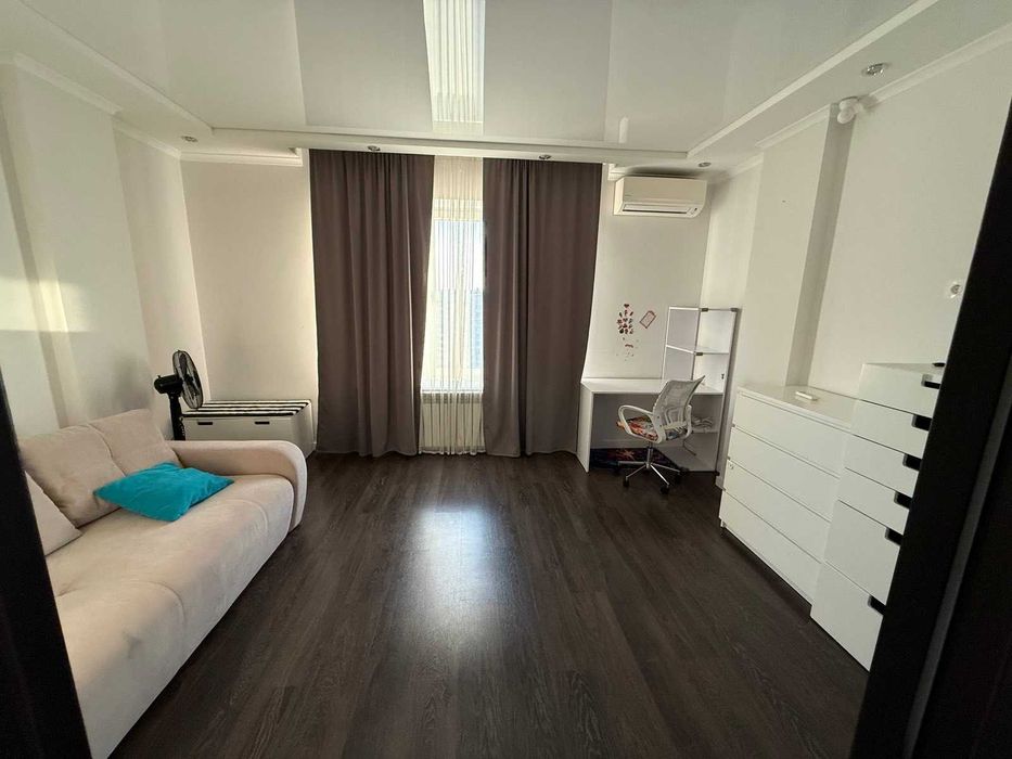 Велика стильна квартира в Аркадії. 4 спальні. Вид моря. Автономна.