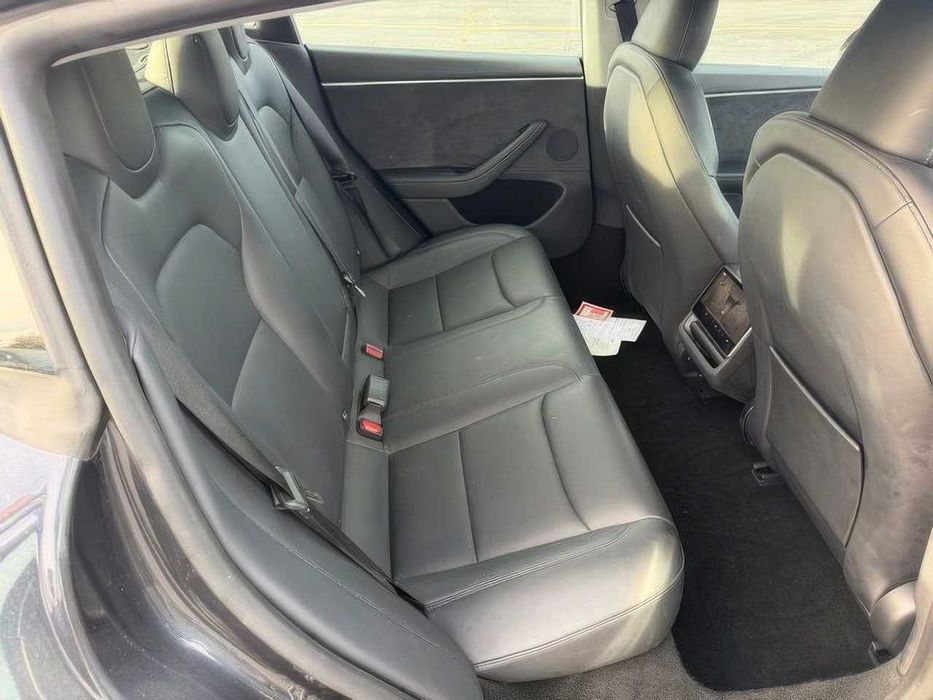 Tesla Model 3      2024