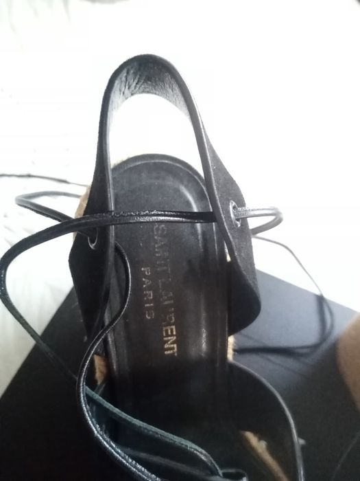 Saint Laurent na koturnie sandały