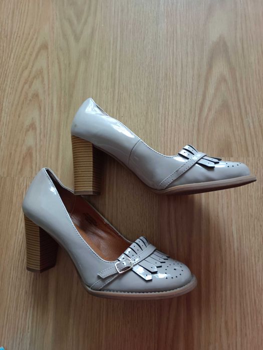 Buty damskie na obcasie