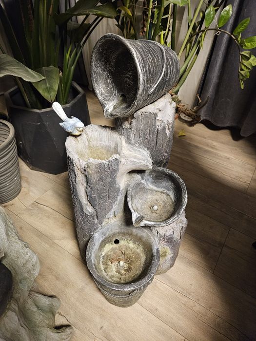 Fontanna ogrodowa lub domowa