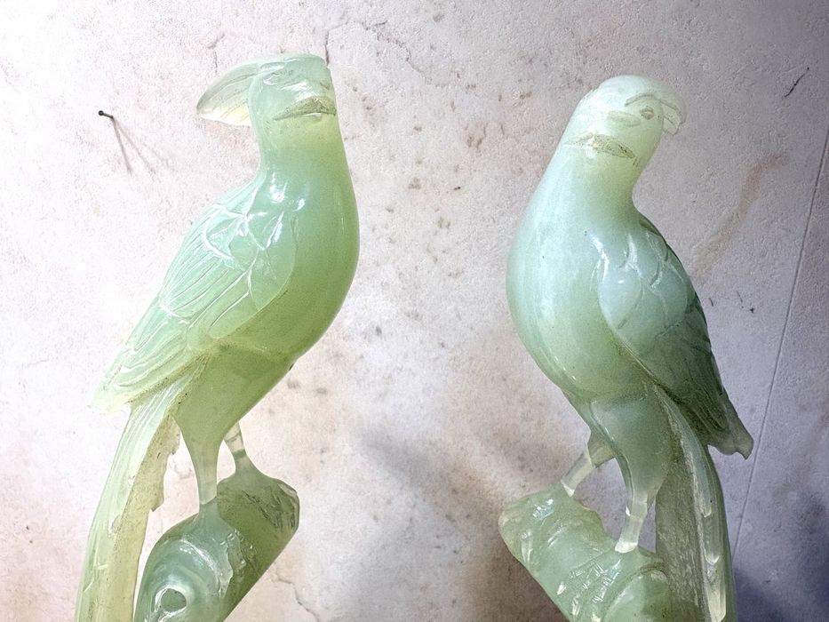Fantástico par de antigos faisões asiáticos em jade esculpida