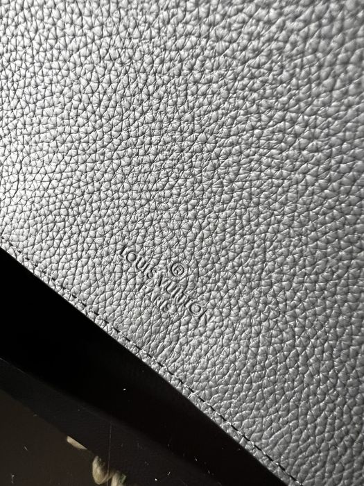 Louis Vuitton Czarna torba Aerogram LV Takeoff Sling Bag