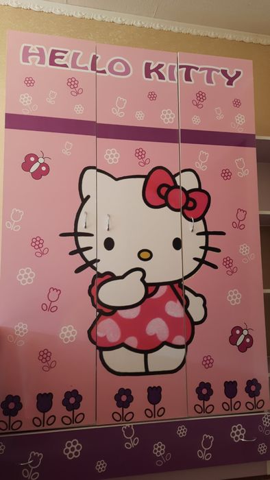 Ліжко, шафа. Меблі Hello Kitty для принцеси