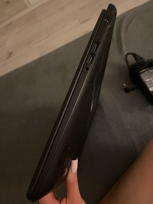 Laptop acer Aspire3 A315-31 z ładowarką i torbą