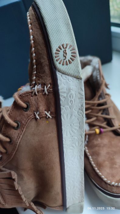 ботинки UGG Ariani с бахромой, бусинами и шнуровкой 39 р.