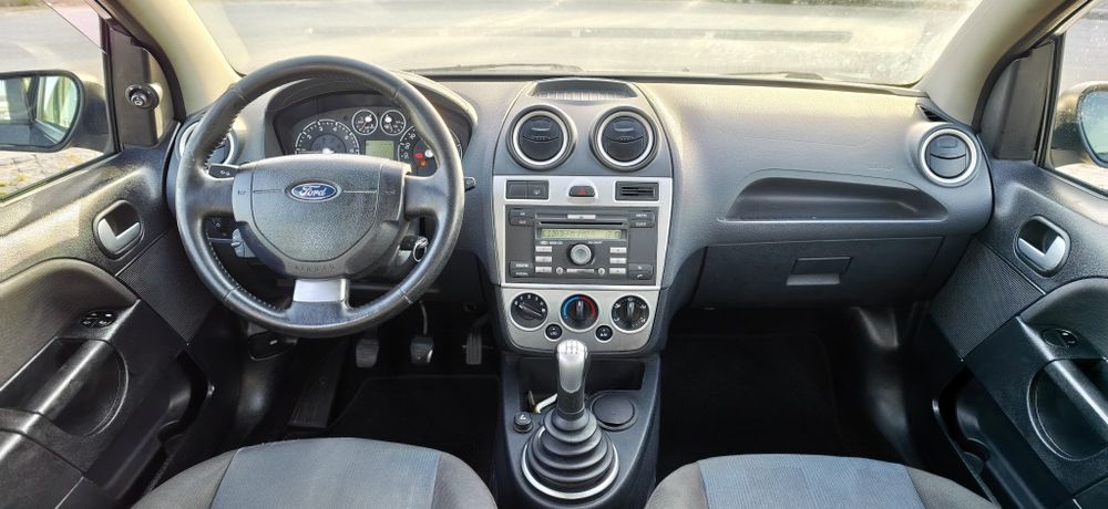 Ford Fiesta 1.2 Ghia Económico 5 Portas