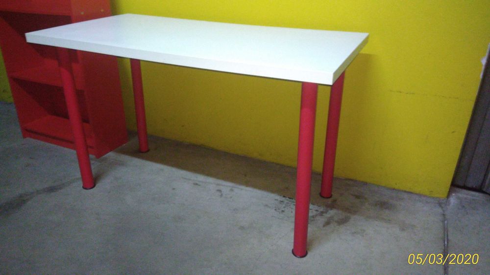 Conjunto secretária + estante