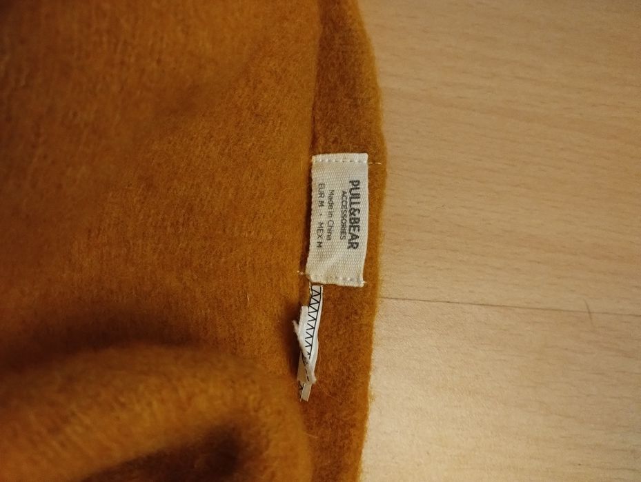 Берет жіночий гірчишного кольору Pull&Bear