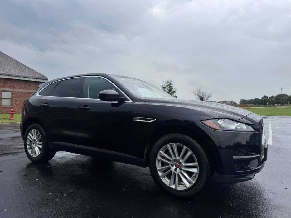 Jaguar F-PACE      2020