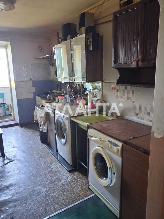 Комната 23,5 кв. в коммунальной квартире на среднем этаже в Лузановке.