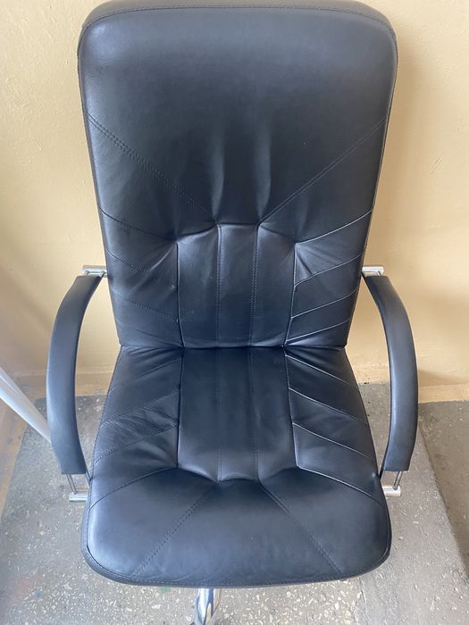 Крісло офісне натуральна шкіра діректорське, компютерне.