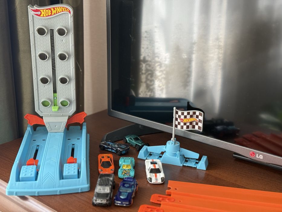 Трек Hot Wheels Змагання за кубок Чемпіона
