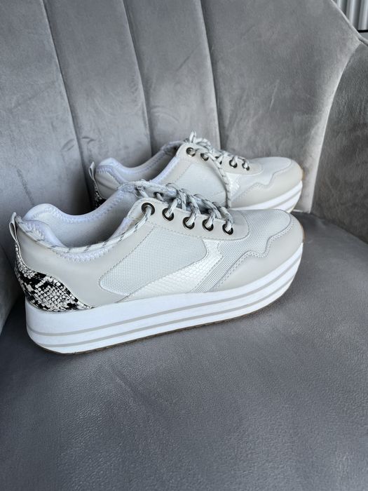 Buty Stradivarius rozm 39