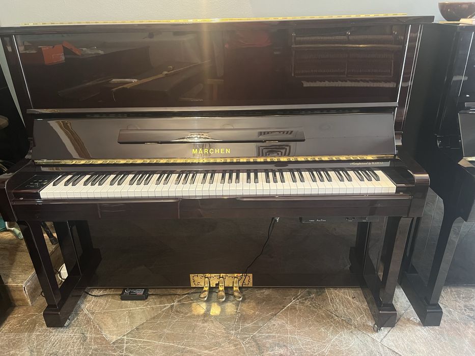 Piano vertical fabricado japao märchen com sistema silent da kawai