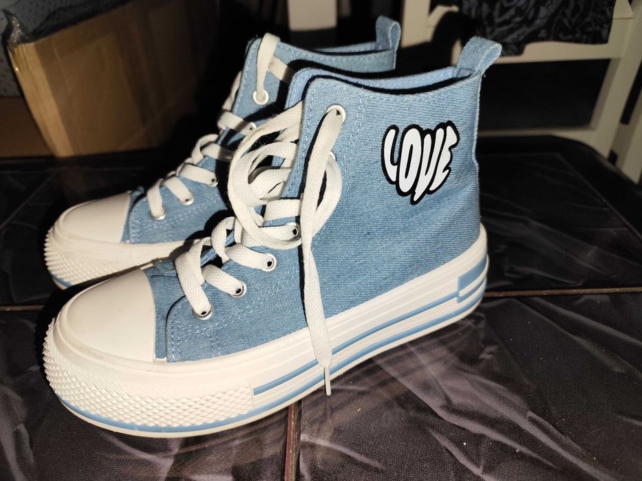 Sprzedam trampki Renee