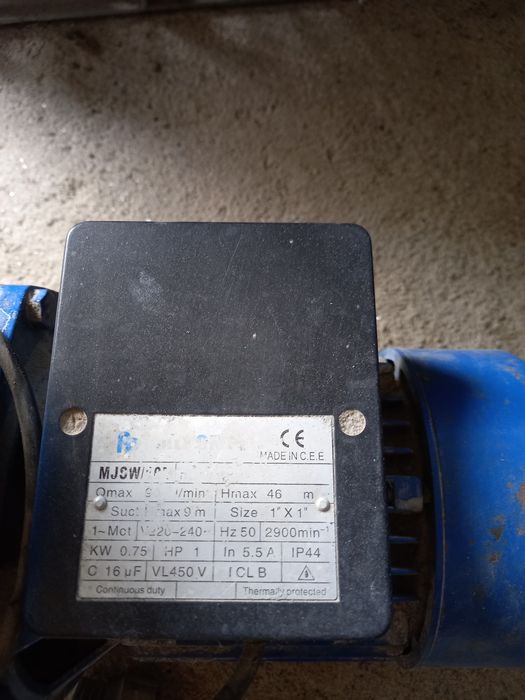 Motor de agua em bom estado