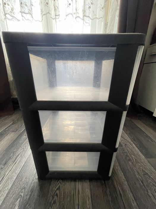 Полиця пластикова для речей