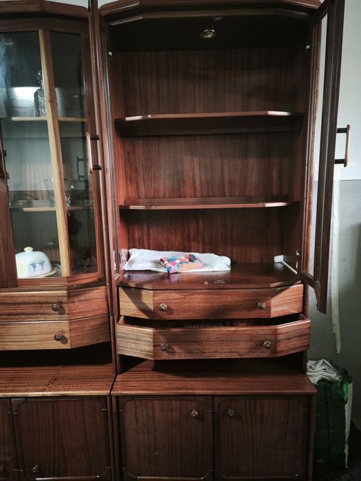 Cristaleiras em madeira ( 120 euros as 2 )