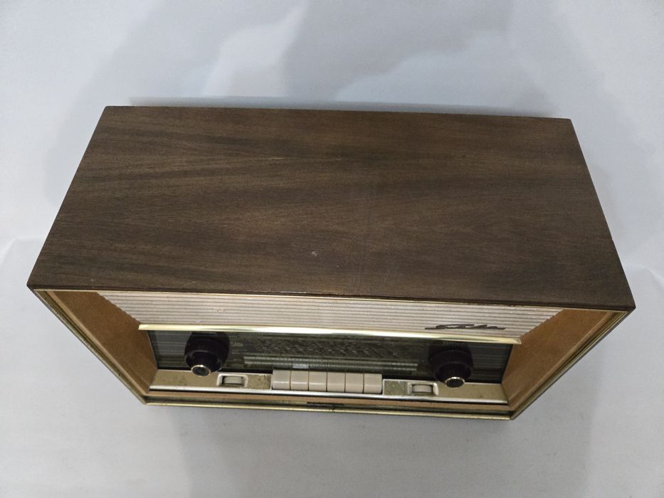 Rádio antigo reparado SABA