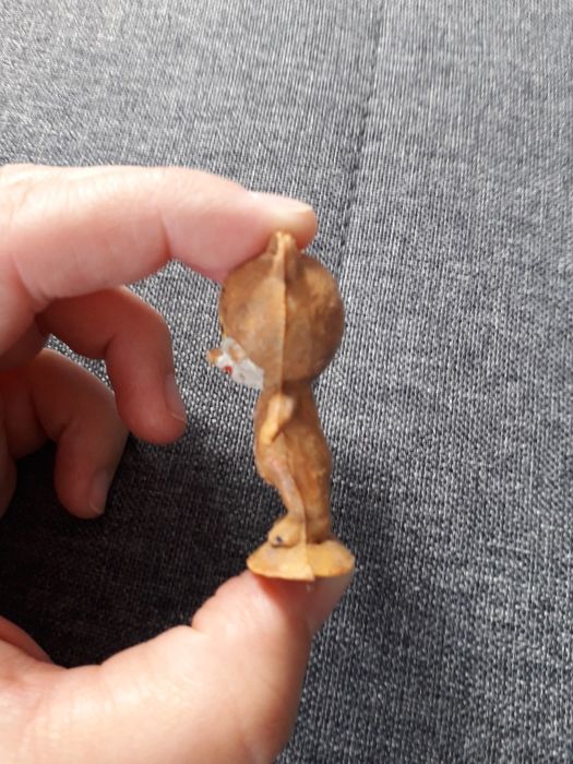 Figurka misia z czasów PRL