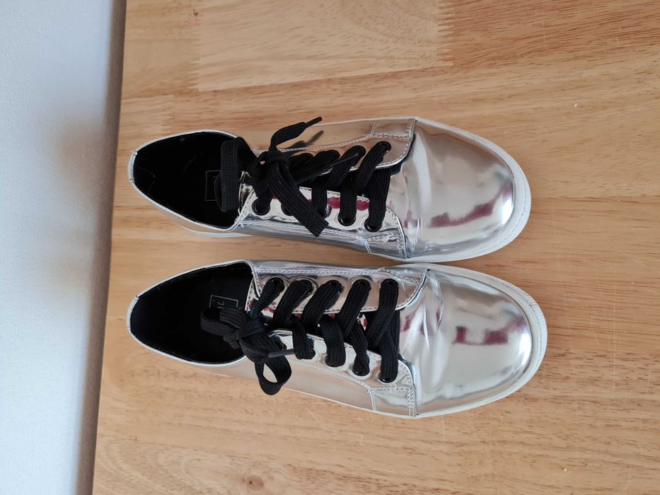 Buty holograficzne