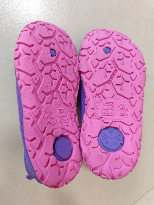 Aquashoes para Menina - Decathlon (T. 25)